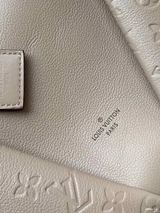 V LOUIS TOTE MM VUITTON 0425